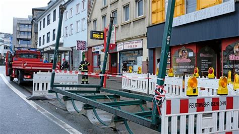 Iserlohn MVG Wartehäuschen bei Verkehrsunfall zerstört