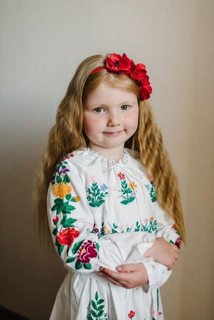 Traje O Vestido Tradicional Tnico Nacional Retrato De Una Ni A Vestida