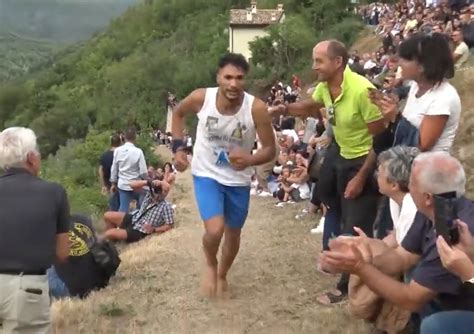 Pacentro Un Egiziano Vince La Corsa Degli Zingari Rete