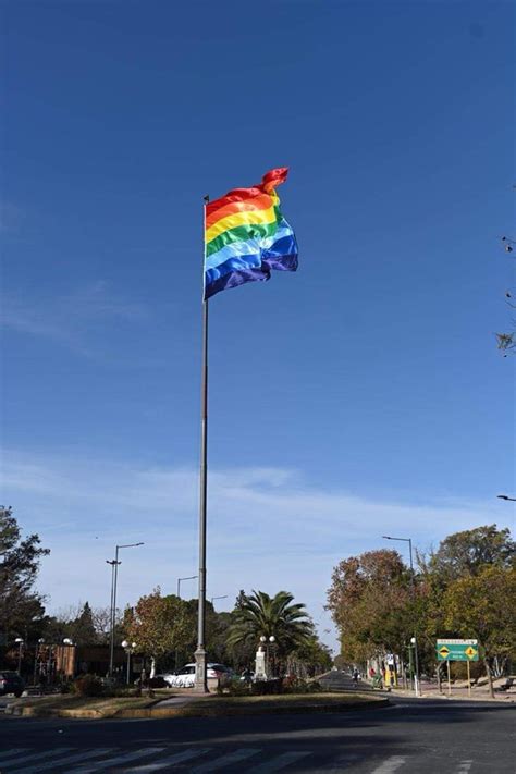 Otorgan Mástil Para Izar Bandera Lgbt En Argentina