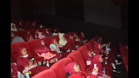 Nonton Bioskop Tapi Kok Nangis Outingclass Mudisa YouTube