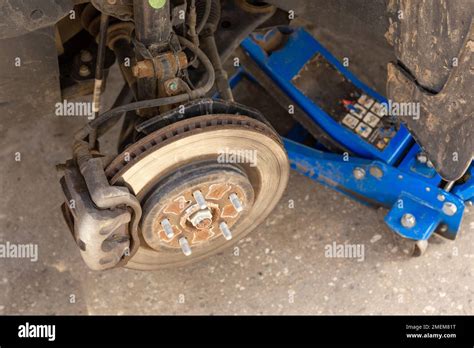 Hydraulic Car Jack Lift The New Car For Change The Tyre Seasonal Tyre