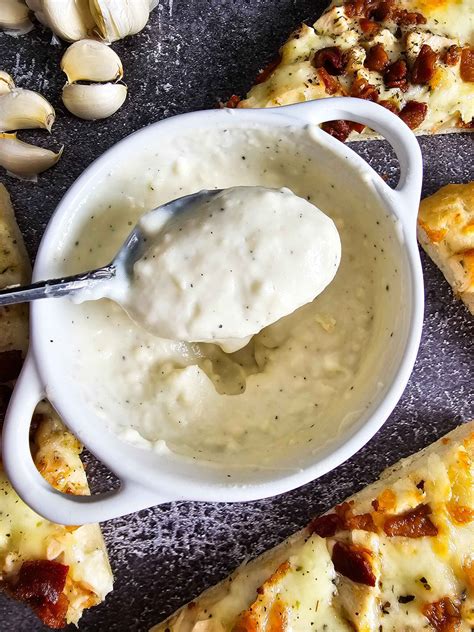 Easy Homemade Garlic White Pizza Sauce U Keep Cooking