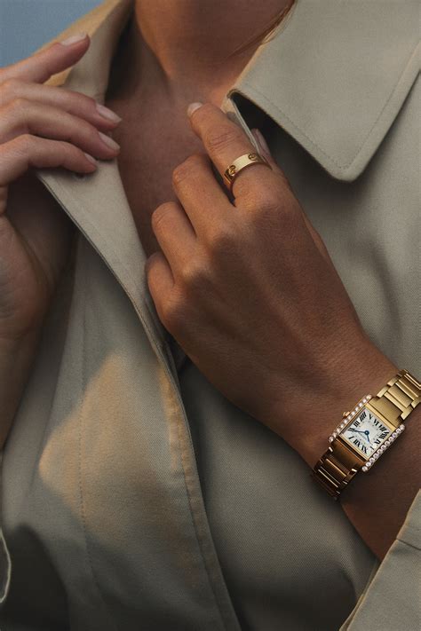 Reloj Cartier Tank Française se rediseña para traer una nueva