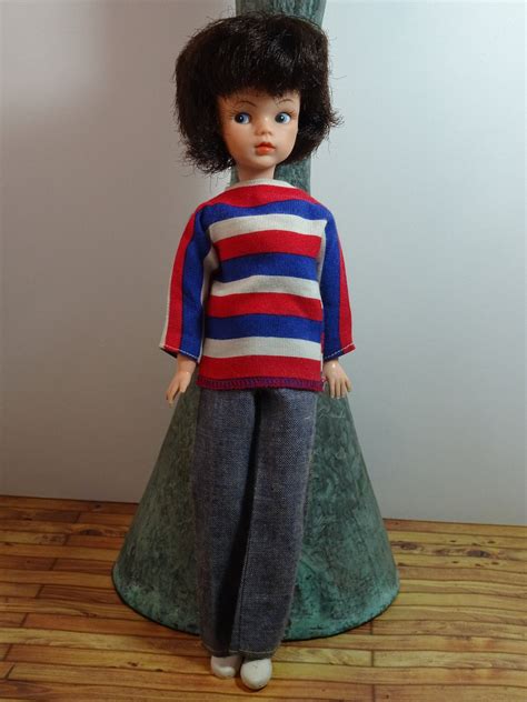 S MIE Sindy Doll Black Brunette In Original Weekender Outfit And Shoes Read Description