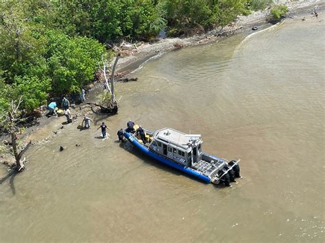 Policía de Puerto Rico Incauta millonario cargamento en playa del sur