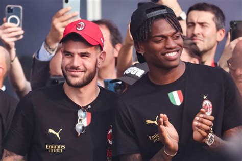 Theo Hernandez E Figlio Insultati La Risposta Di Leao Foto