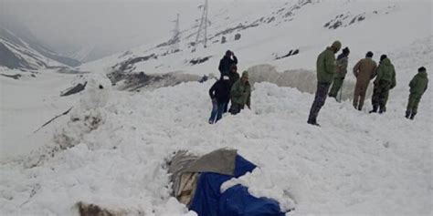 Deadly Avalanche Hits Zojila Pass Several Vehicles Buried Under Snow