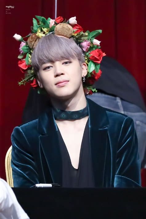 Príncipe Jimin He Even Has A Pretty Flower Crown Bts Jimin Bts