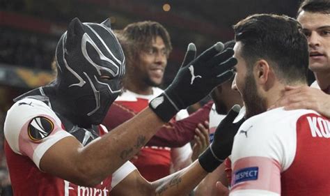 Arsenal Ace Mesut Ozil Sends Four Word Message To Aubameyang As He