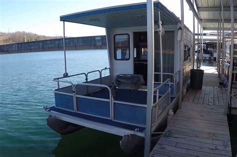 Pontoon Houseboat: The Perfect Floating Residence - Lake Access