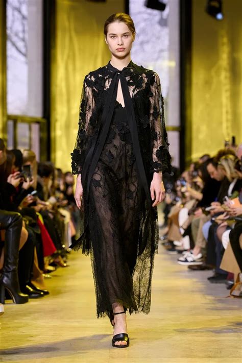 巴黎时装周 Elie Saab 2023秋冬系列 服装巴黎时装周 CFW服装设计网手机版