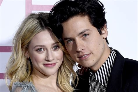 Lili Reinhart Et Cole Sprouse C Est Fini Les Deux Stars De Riverdale