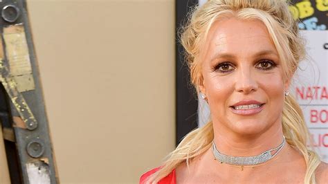 Britney Spears Reitet Oben Ohne Durch W Ste H Tte Nackt Gehen Sollen