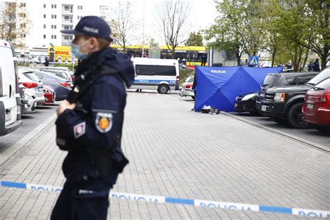 Warszawa Atak nożownika i strzelanina Akcja policji na Gocławiu