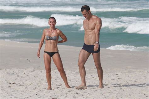 10 Hot Sexy Mel Lisboa Bikini Pics