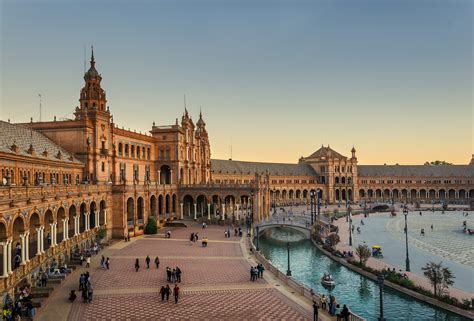 Cómo moverse por Sevilla tranvía bici metro y más Cabify