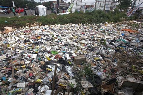 Sungai Ciliwung Menjadi Lautan Sampah