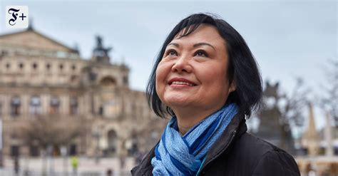 Napalm Girl Kim Phuc Erh Lt Den Internationalen Friedenspreis In Dresden