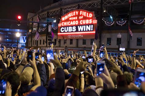 16 Incredible Photos Of Cubs Fans Losing Their Minds In Chicago After