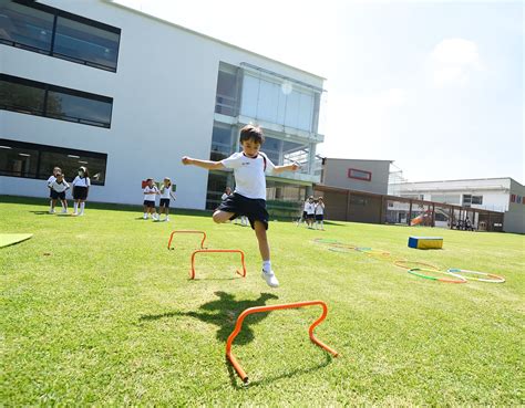 En El Colegio Nueva Inglaterra Bogot Fomentamos Mentes Y Cuerpos