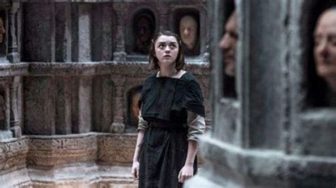 Faceless Man Dress worn by Arya Stark (Maisie Williams) in Game of ...