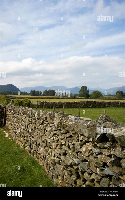 Boundary wall england hi-res stock photography and images - Alamy