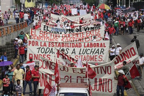 Marchas y protestas marcan el Día Internacional del Trabajo Los Tiempos