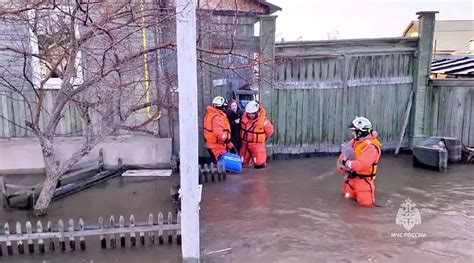 Evac An A M S De Personas Por La Rotura De Una Presa En Una