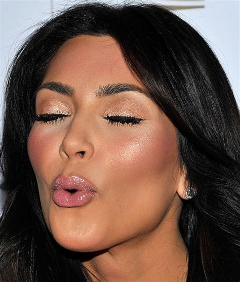 Kim Kardashian Pink And Gold Summer Makeup Look With Highlighter