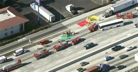 Eb 60 Fwy In Hacienda Heights Reopened After Crash Involving 2 Big Rigs Tour Bus Cbs Los Angeles