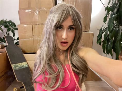 Porn Model Sexy Girl Show Next To Boxes And Longboards 16 Nude Pics XHamster