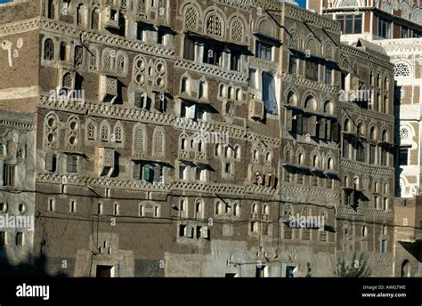 Traditional Yemeni houses in the Old City, Sana'a, Yemen Stock Photo ...