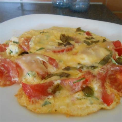 Zomerse Omelet Met Tomaat Kaas En Basilicum Jumbo