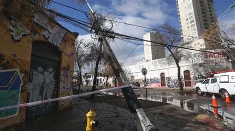 Cortes De Luz En Santiago Por Intenso Sistema Frontal Esta Son Todas Las Comunas Que Se