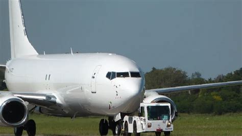 Así es el misterioso avión sin bandera ni logo que aterrizó en Córdoba