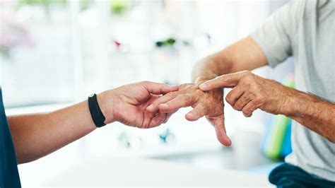 Managing Symptoms of Arthritis in Your Hands