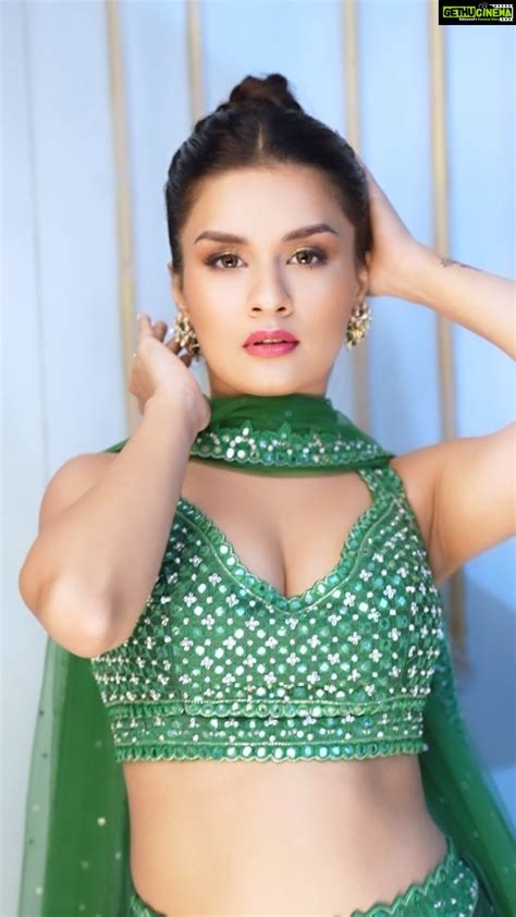 Avneet Kaur Navel Wallpapers Wallpaper Cave