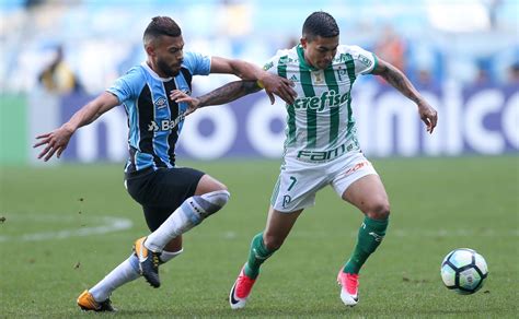 dois gols contra o Grêmio Dudu se isola como artilheiro do Verdão