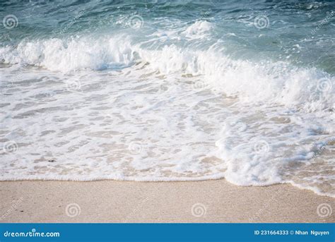 Areia Das Praias E Ondas Suaves Imagem De Stock Imagem De Brilhante