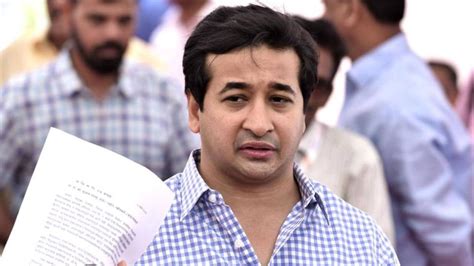 Nitesh Rane म्हणून मराठी माणूस मुंबईतून हद्दपार होतोय फडणवीसांना