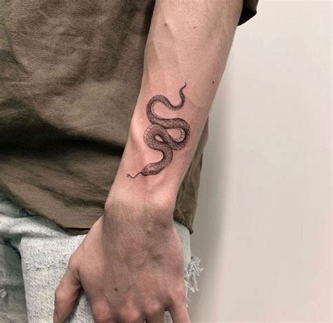 70 fotos de tatuagens masculinas no antebraço Small forearm tattoos