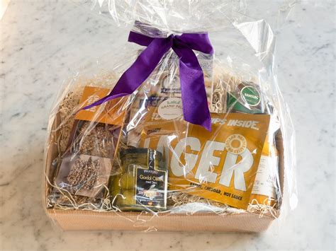 Gift Basket – Grand Deli