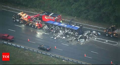 Tractor Trailer Crash On I 93 In Wilmington Causes Injuries And Major