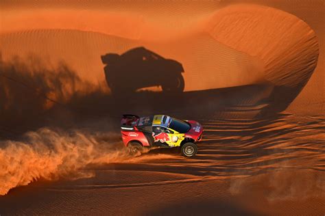 Loeb gana la 6ª etapa del Dakar por delante del nuevo líder Carlos