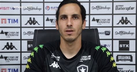 Gatito celebra início invicto do Botafogo no Brasileiro e quer time