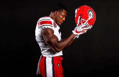 Georgia Bulldogs Reveal 1980 Throwback Road New Black Alternate