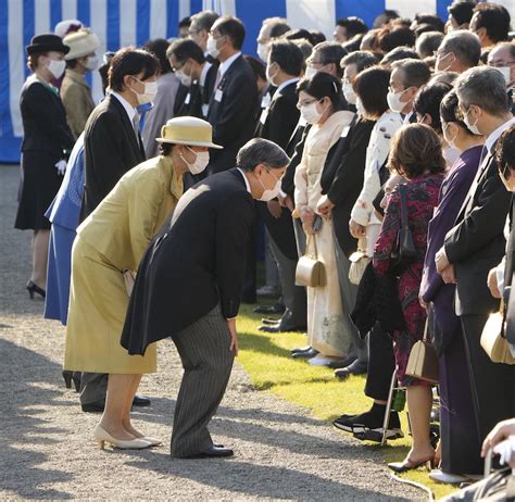 【画像】【5年ぶり秋の園遊会】皇后雅子さまがお召しになった黄色のツーピースは「秋らしさ」と「夏のような陽気」にぴったりの装い 8760