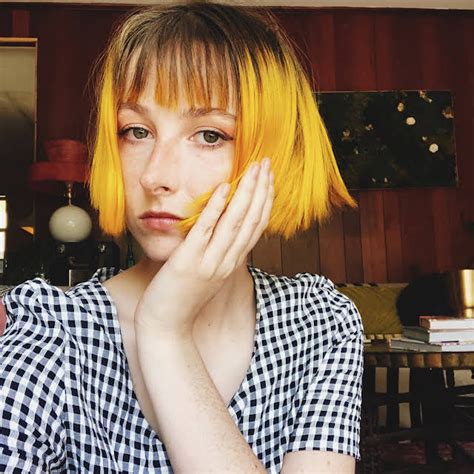 Tessa Violet Image