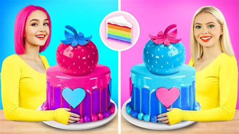 Tantangan Hias Kue Pink VS Biru Makan 1 Warna Aja Dari Makanan Selama